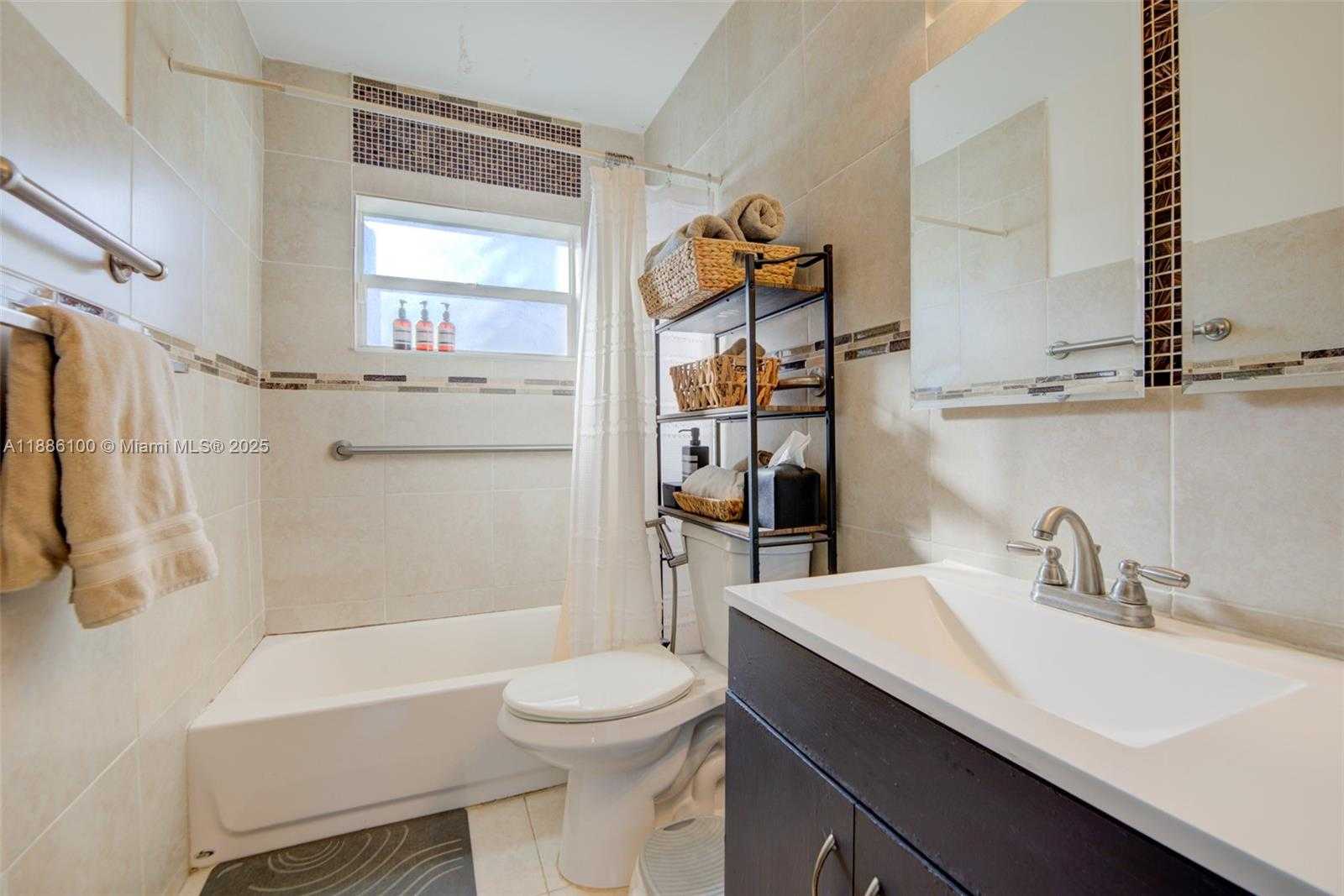 Small Image of 2235 COOLIDGE ST #2, Hollywood Number 21