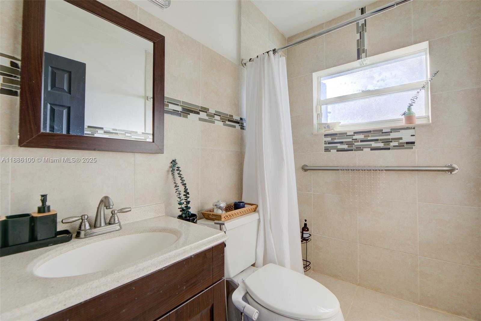 Small Image of 2235 COOLIDGE ST #2, Hollywood Number 24