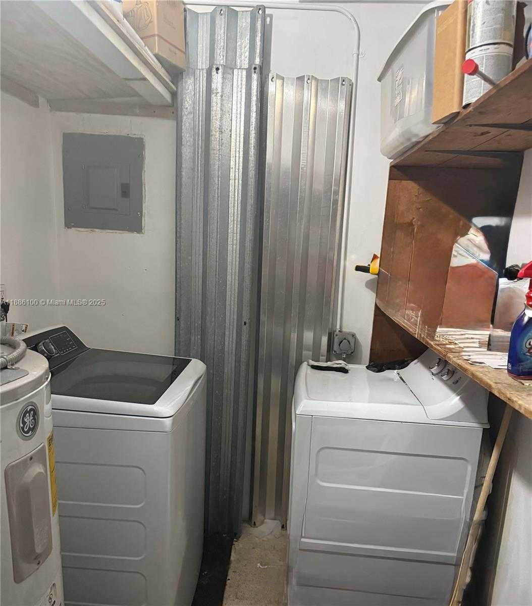 Small Image of 2235 COOLIDGE ST #2, Hollywood Number 29