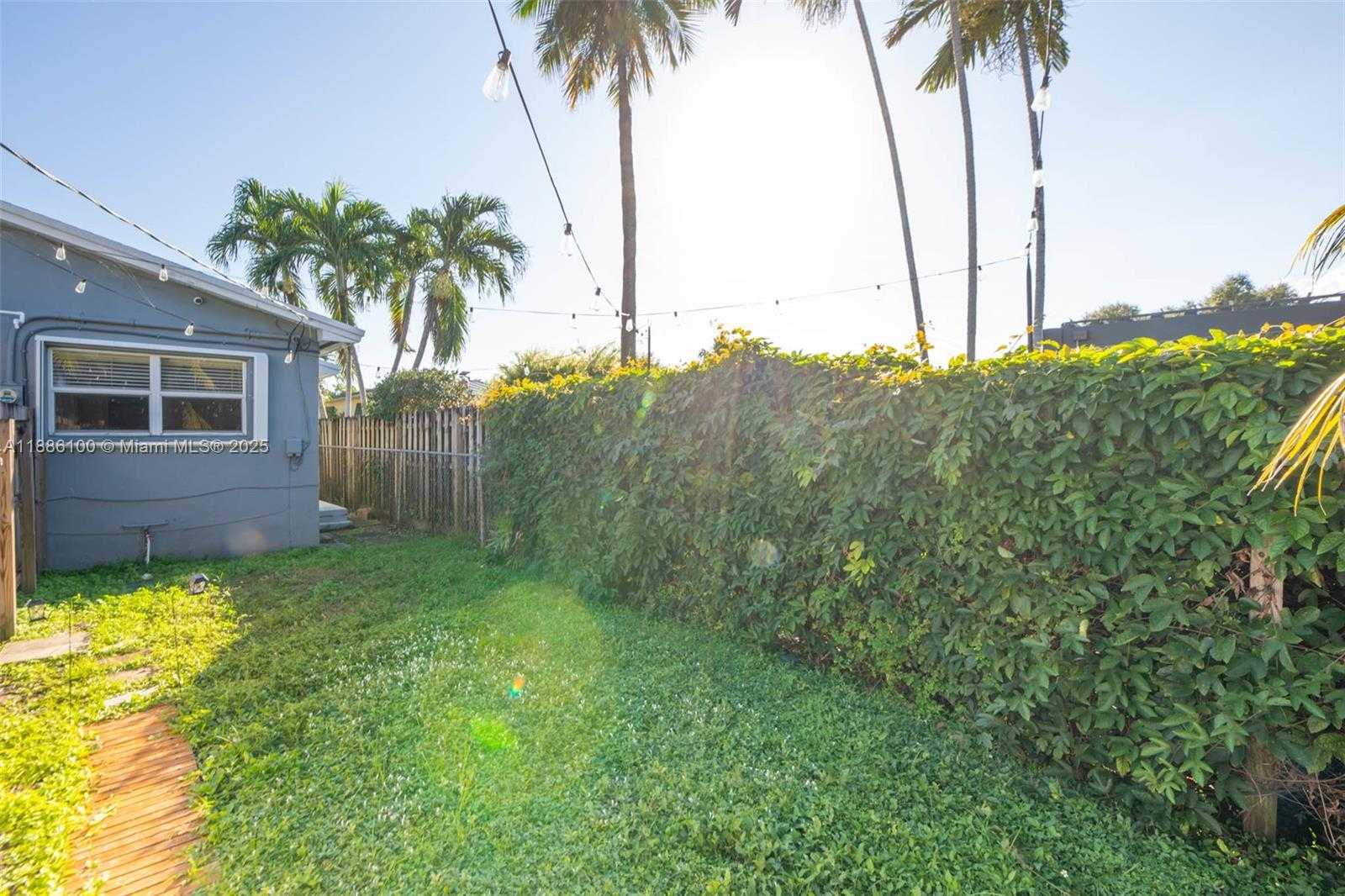 Small Image of 2235 COOLIDGE ST #2, Hollywood Number 31