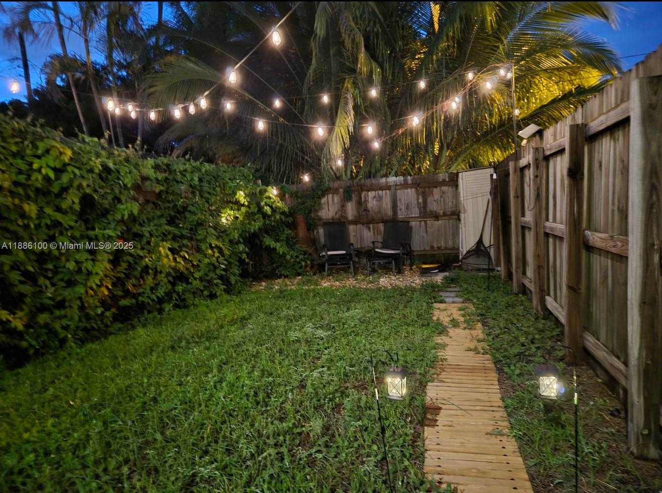 Small Image of 2235 COOLIDGE ST #2, Hollywood Number 35