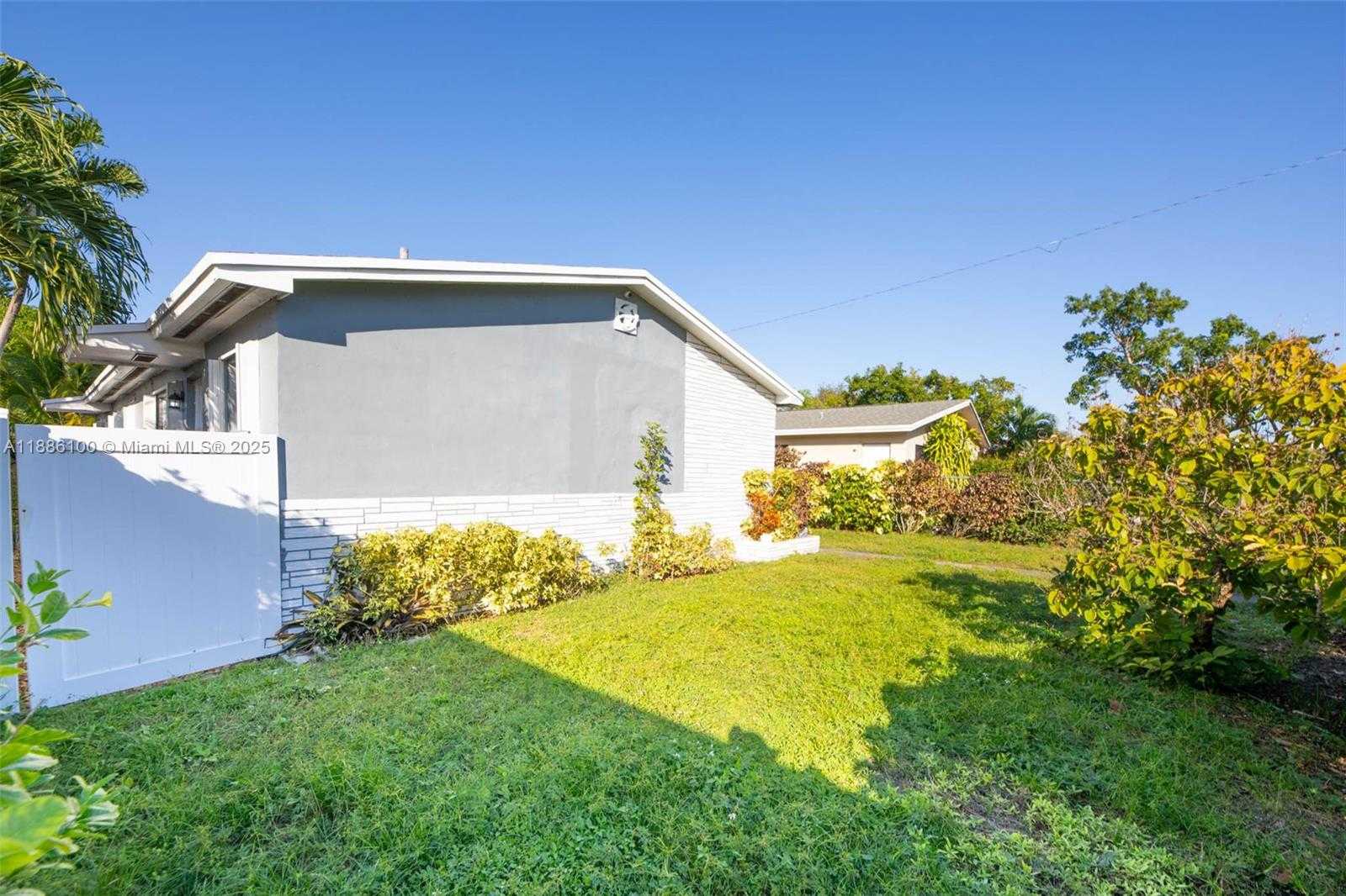 Small Image of 2235 COOLIDGE ST #2, Hollywood Number 5