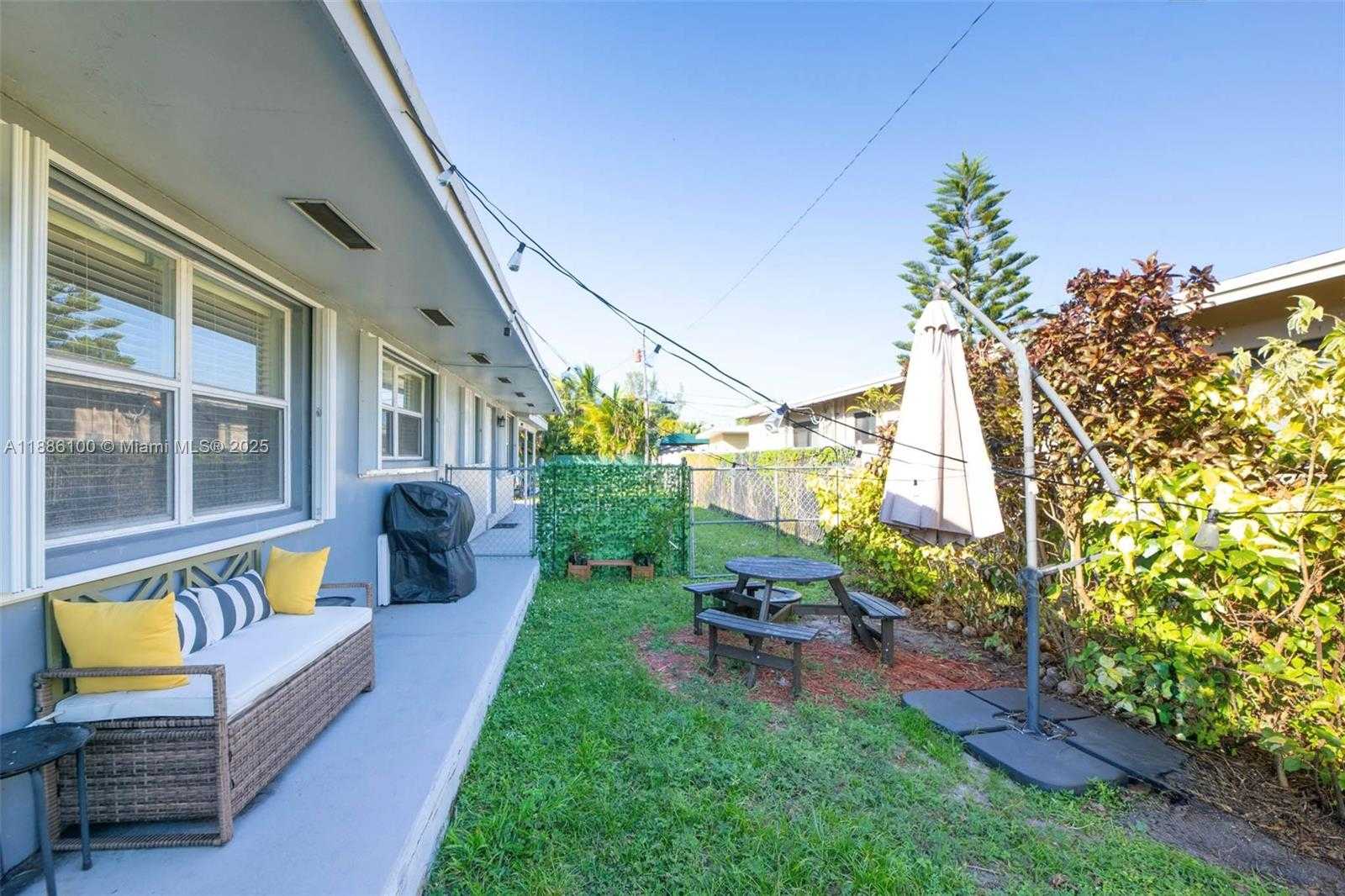 Small Image of 2235 COOLIDGE ST #2, Hollywood Number 6