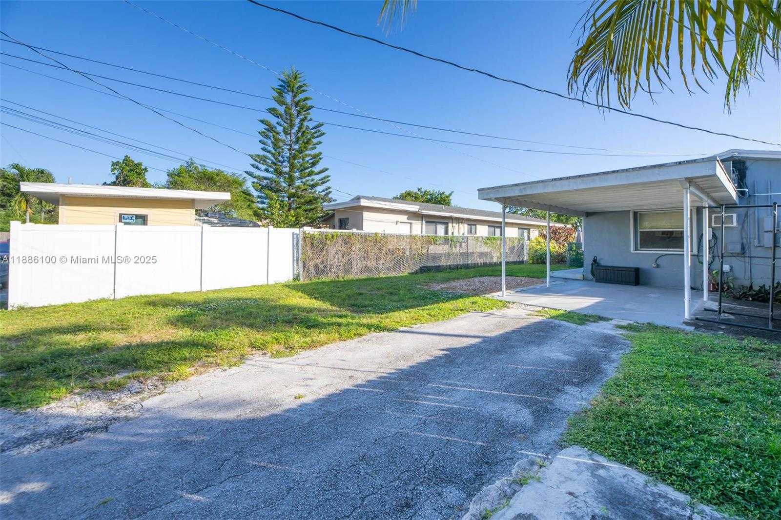 Small Image of 2235 COOLIDGE ST #2, Hollywood Number 8