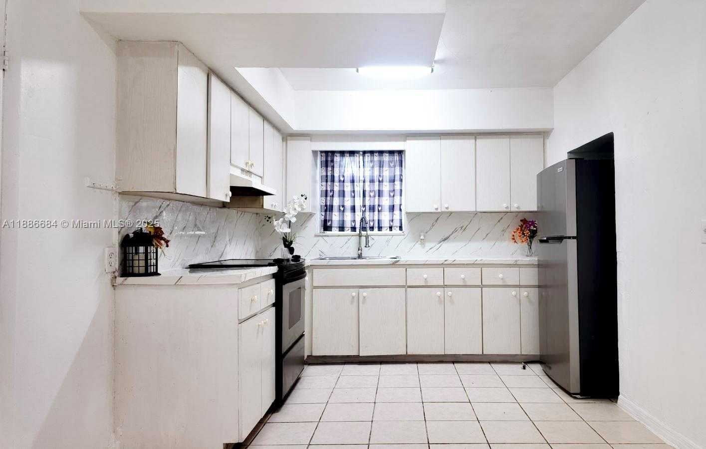 Small Image of 2367 NORTH WEST 82ND ST, Miami Number 6