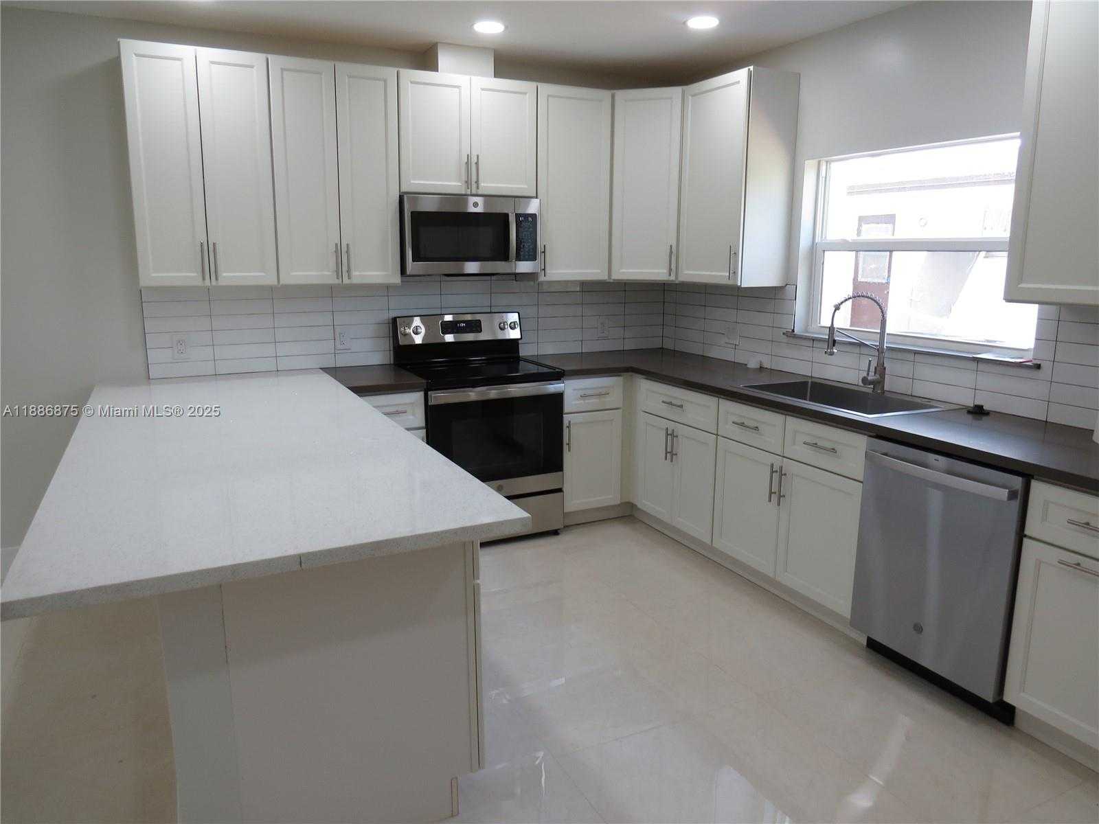 Small Image of 1671 SOUTH WEST 44TH TER #2, Fort Lauderdale Number 11