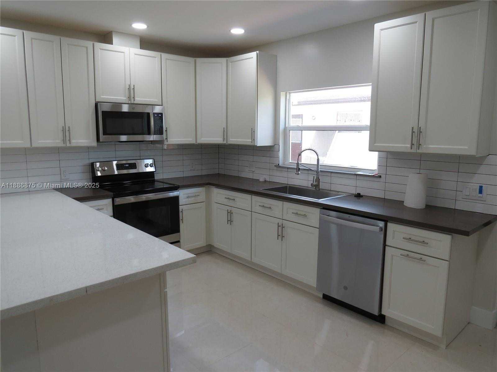 Small Image of 1671 SOUTH WEST 44TH TER #2, Fort Lauderdale Number 12