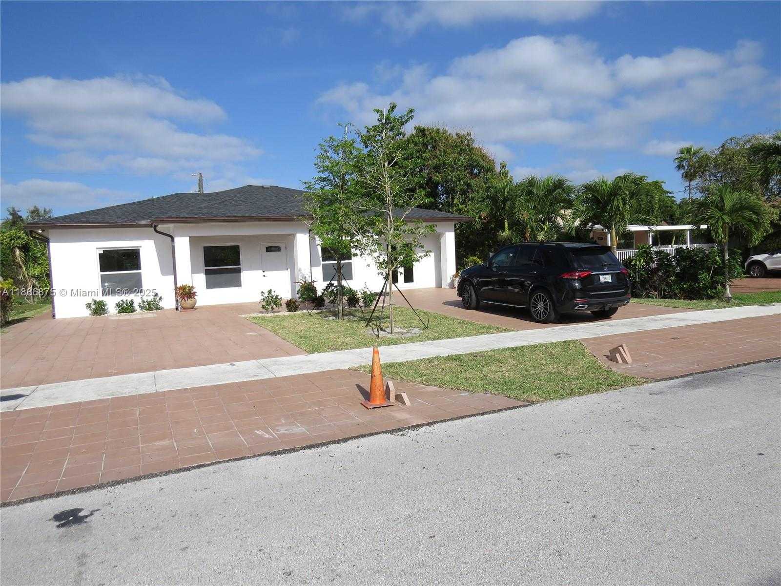 Small Image of 1671 SOUTH WEST 44TH TER #2, Fort Lauderdale Number 2