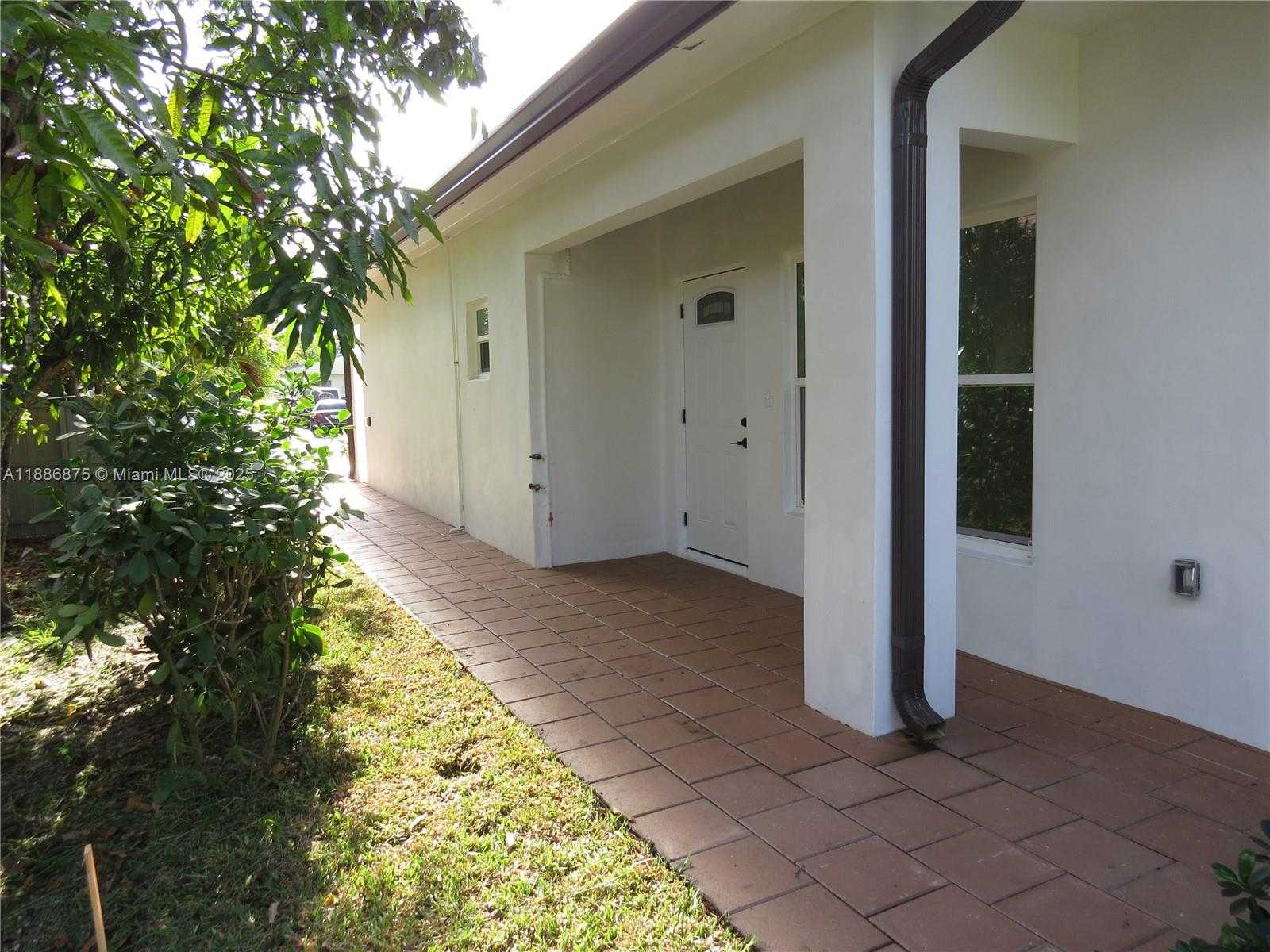 Small Image of 1671 SOUTH WEST 44TH TER #2, Fort Lauderdale Number 6