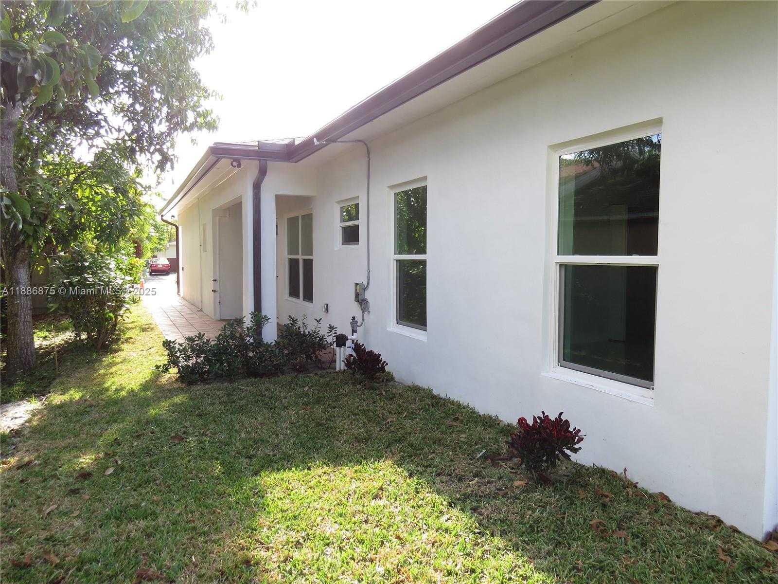 Small Image of 1671 SOUTH WEST 44TH TER #2, Fort Lauderdale Number 7