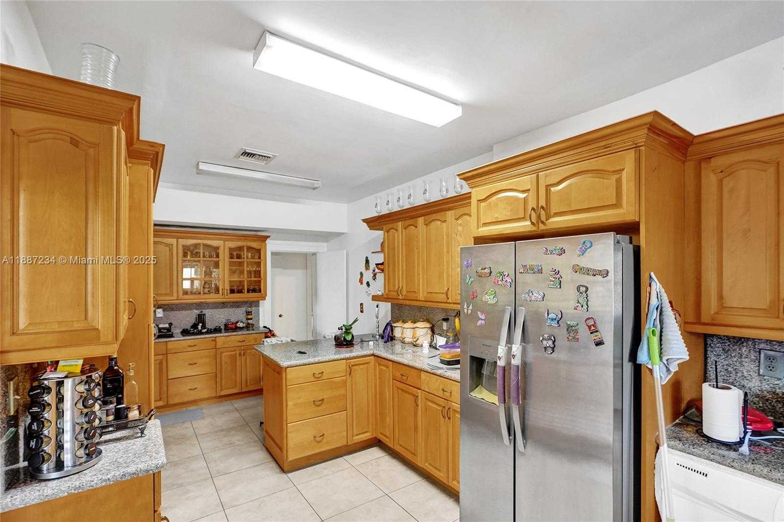 Small Image of 2024 ALTON RD, Miami Beach Number 13
