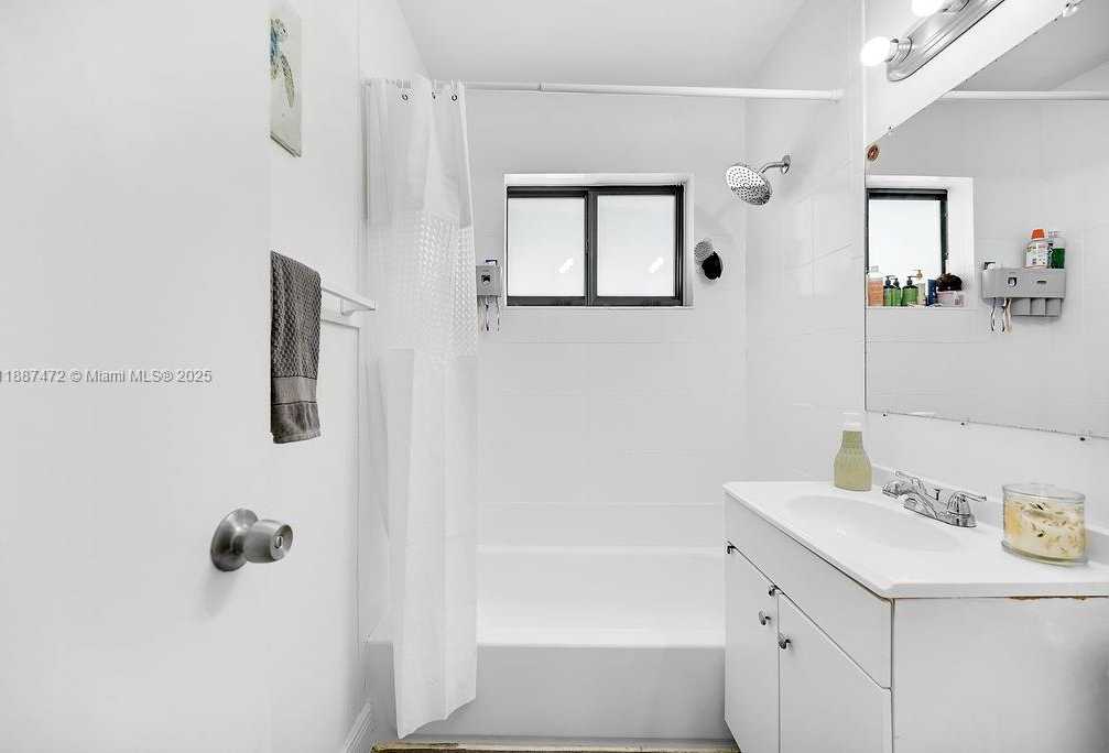 Small Image of 12400 NORTH EAST 11TH CT, North Miami Number 12