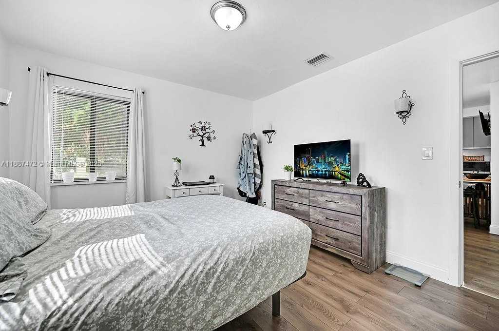 Small Image of 12400 NORTH EAST 11TH CT, North Miami Number 13