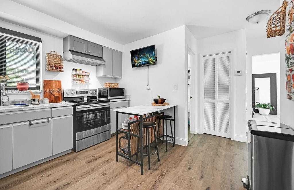 Small Image of 12400 NORTH EAST 11TH CT, North Miami Number 15