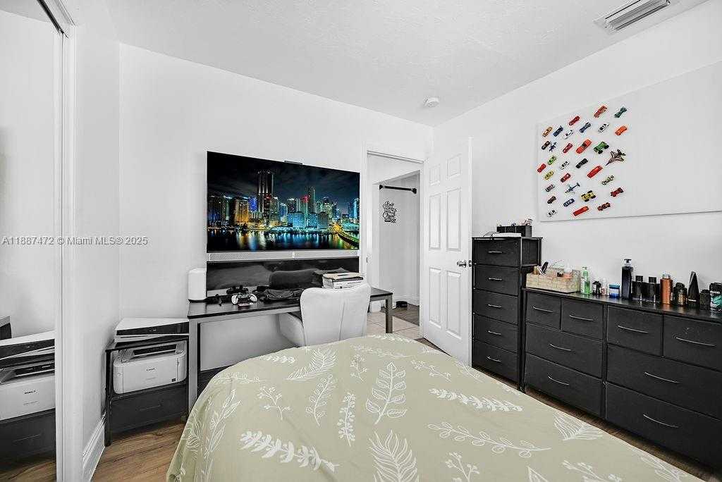 Small Image of 12400 NORTH EAST 11TH CT, North Miami Number 18