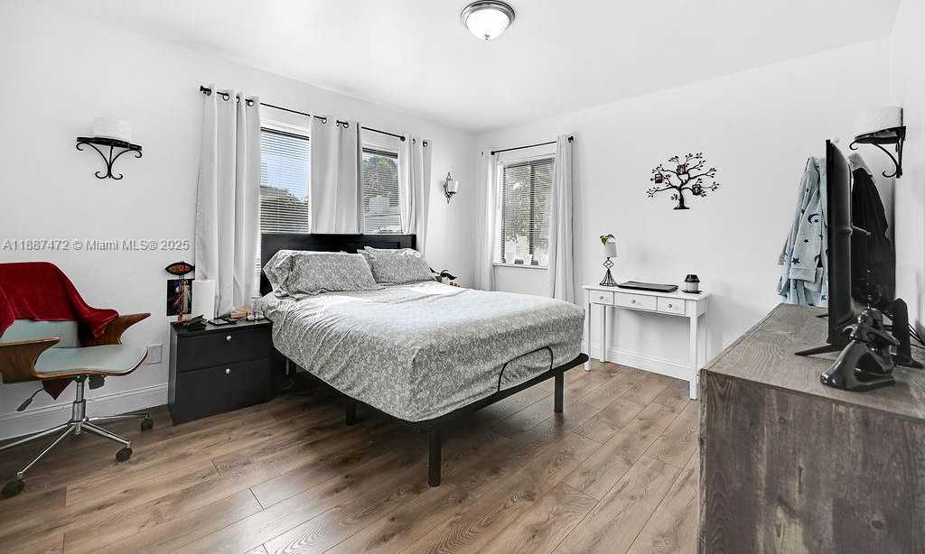 Small Image of 12400 NORTH EAST 11TH CT, North Miami Number 19
