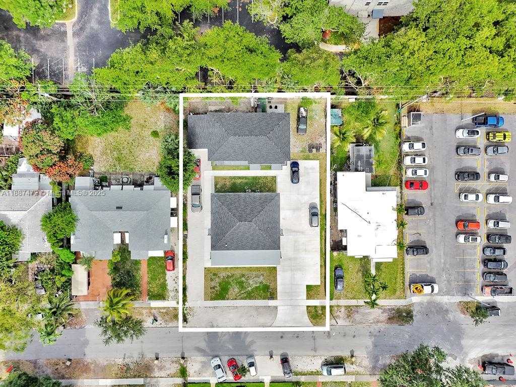Small Image of 12400 NORTH EAST 11TH CT, North Miami Number 2
