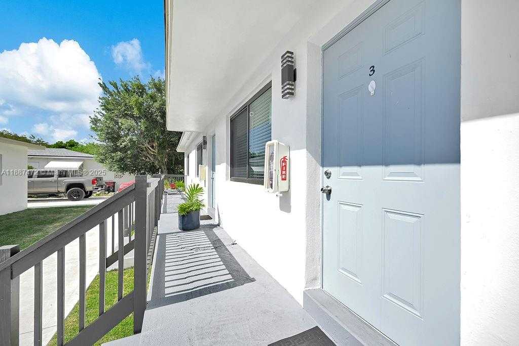 Small Image of 12400 NORTH EAST 11TH CT, North Miami Number 21