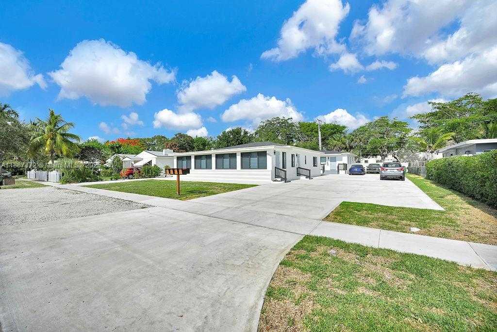 Small Image of 12400 NORTH EAST 11TH CT, North Miami Number 3