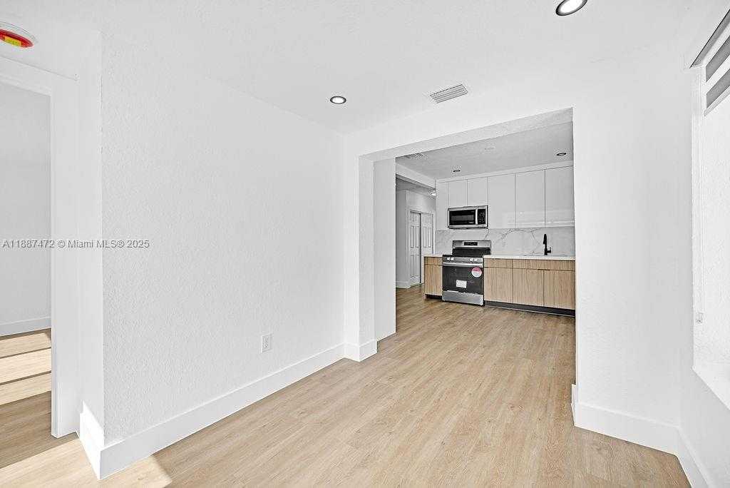 Small Image of 12400 NORTH EAST 11TH CT, North Miami Number 33