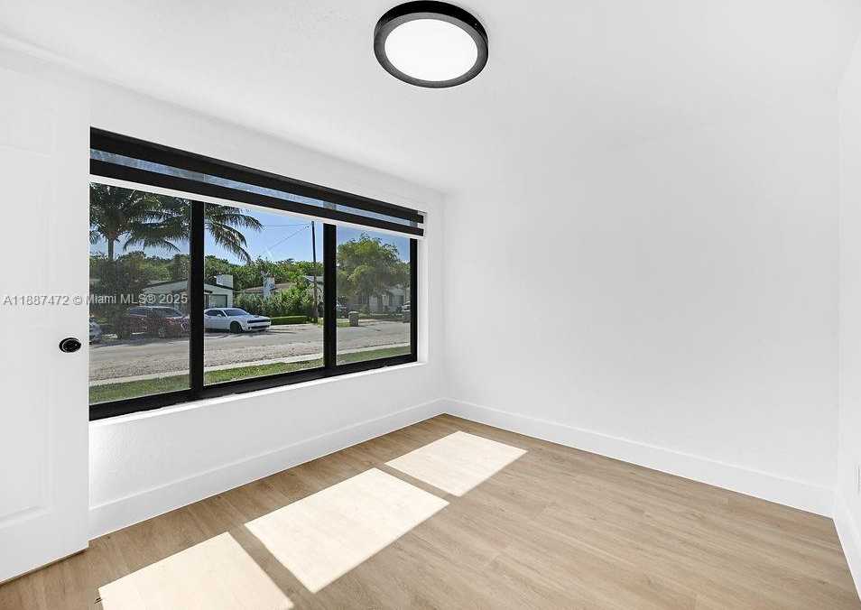 Small Image of 12400 NORTH EAST 11TH CT, North Miami Number 34