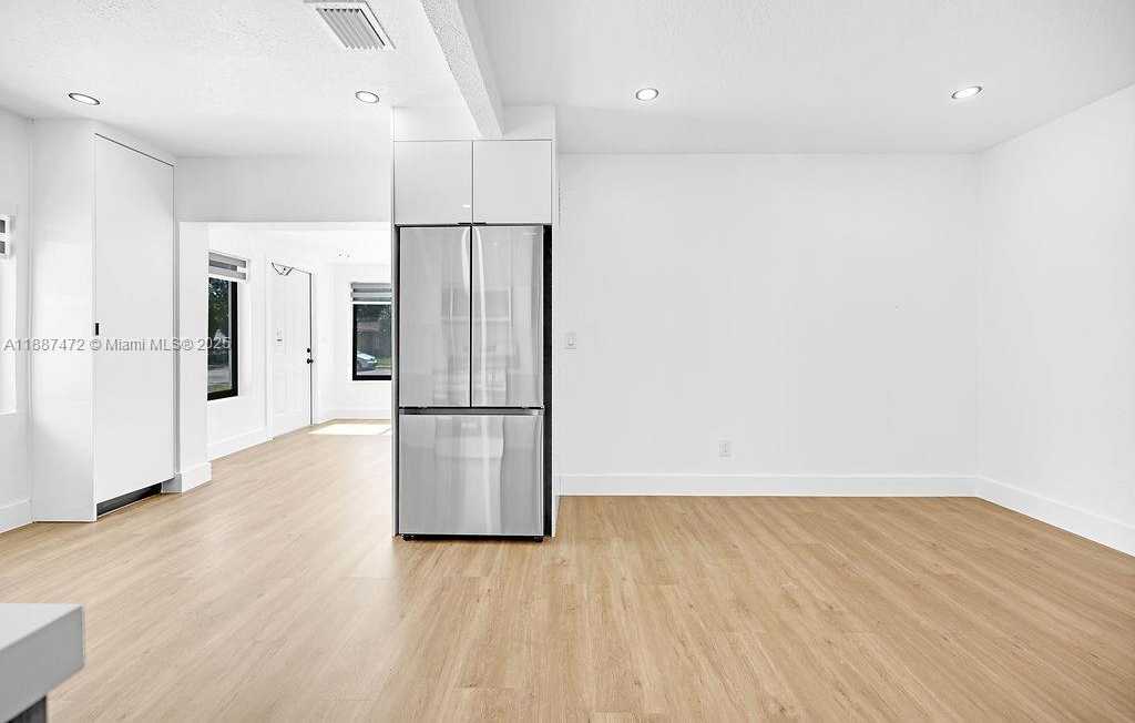 Small Image of 12400 NORTH EAST 11TH CT, North Miami Number 37