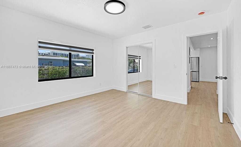 Small Image of 12400 NORTH EAST 11TH CT, North Miami Number 38