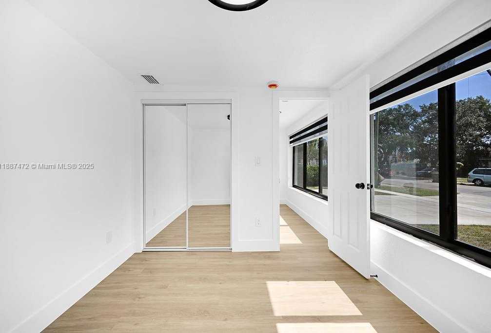 Small Image of 12400 NORTH EAST 11TH CT, North Miami Number 40