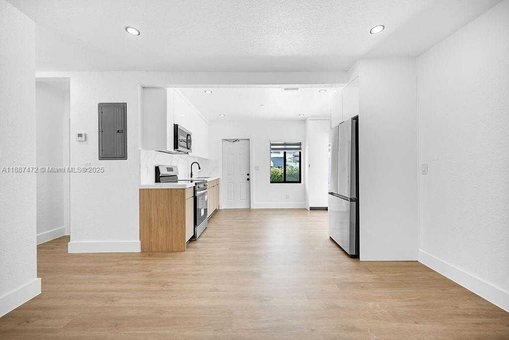 Small Image of 12400 NORTH EAST 11TH CT, North Miami Number 42