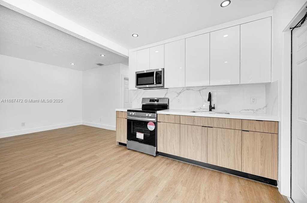 Small Image of 12400 NORTH EAST 11TH CT, North Miami Number 43
