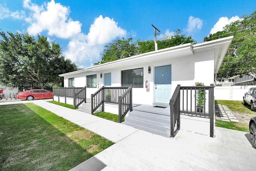Small Image of 12400 NORTH EAST 11TH CT, North Miami Number 5