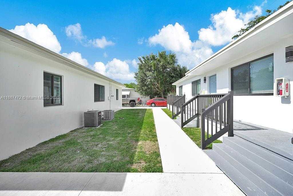 Small Image of 12400 NORTH EAST 11TH CT, North Miami Number 7