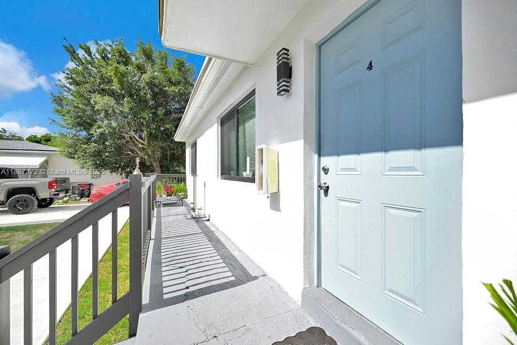 Small Image of 12400 NORTH EAST 11TH CT, North Miami Number 9