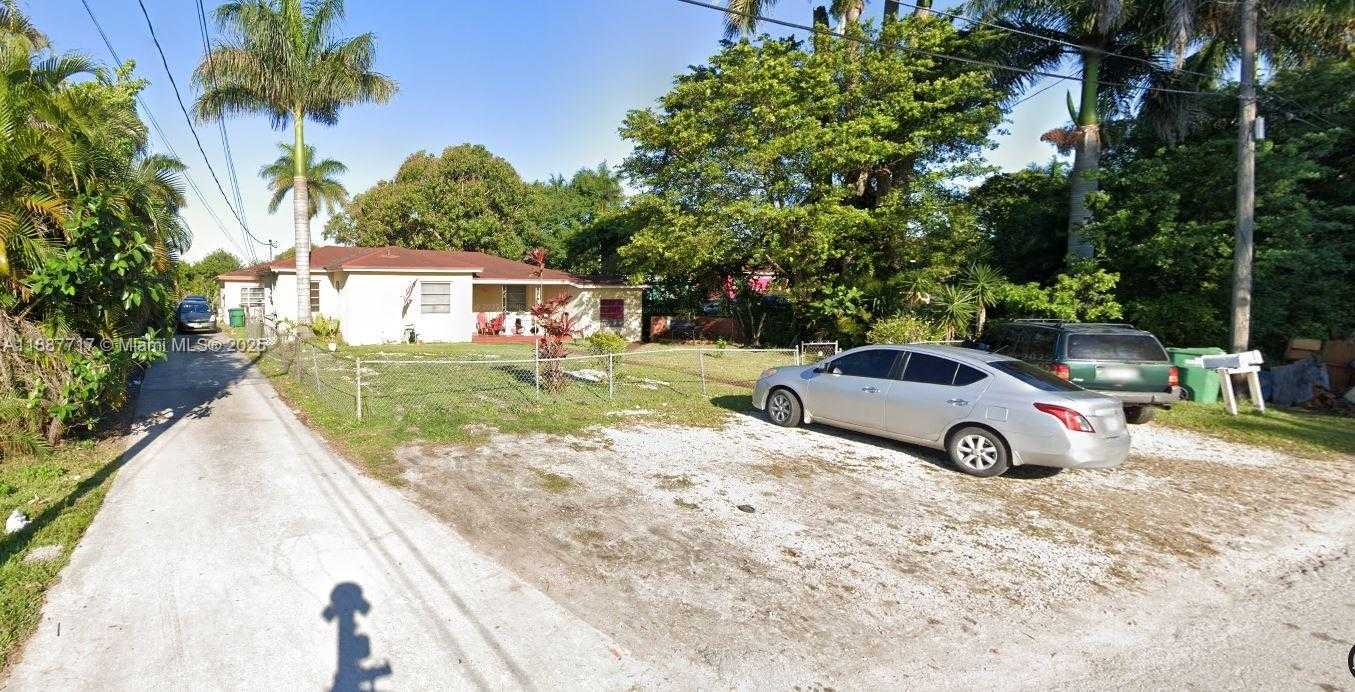 Small Image of 11712 NORTH WEST 22ND CT, Miami Number 2