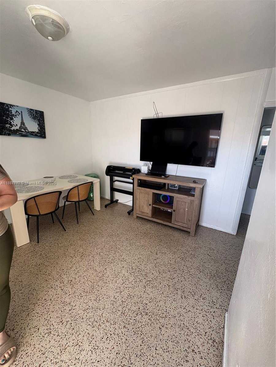 Small Image of 1366 WEST 29TH ST, Hialeah Number 16