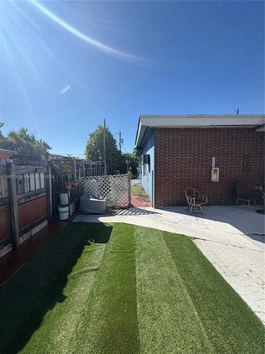 Small Image of 1366 WEST 29TH ST, Hialeah Number 19
