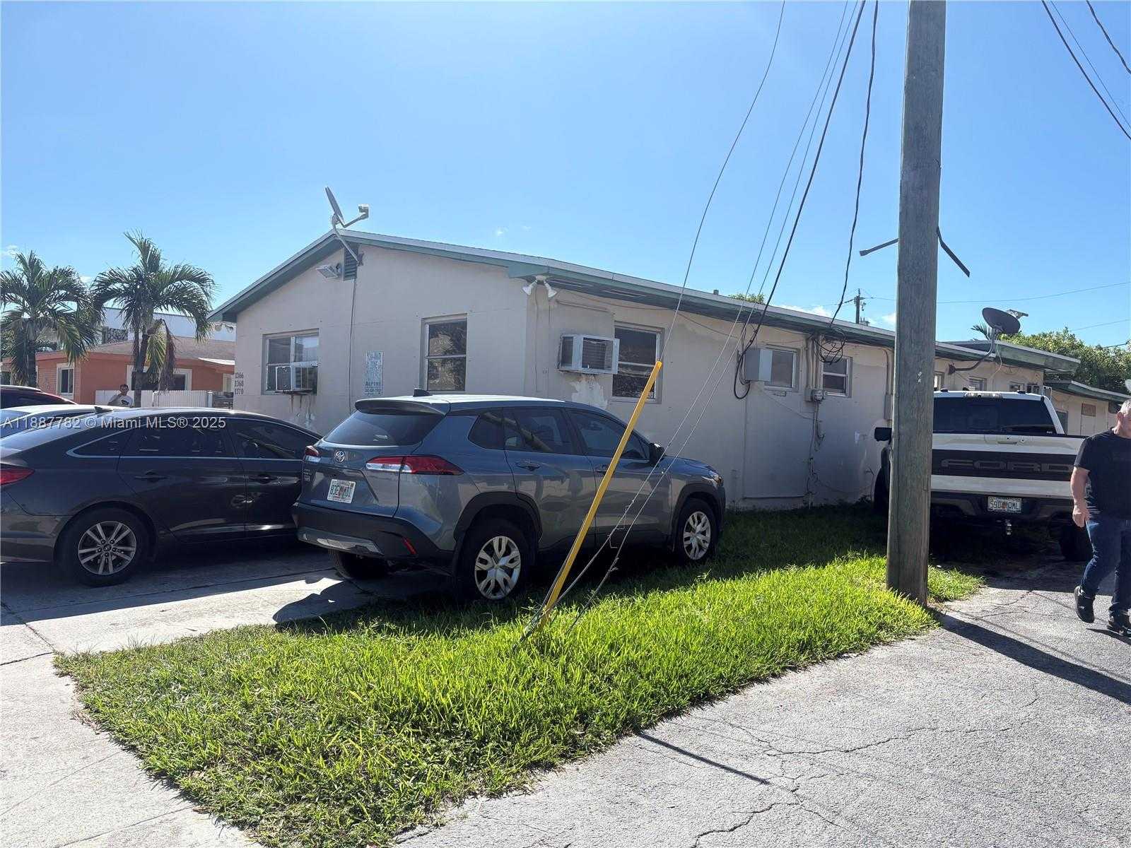 Small Image of 1366 WEST 29TH ST, Hialeah Number 3