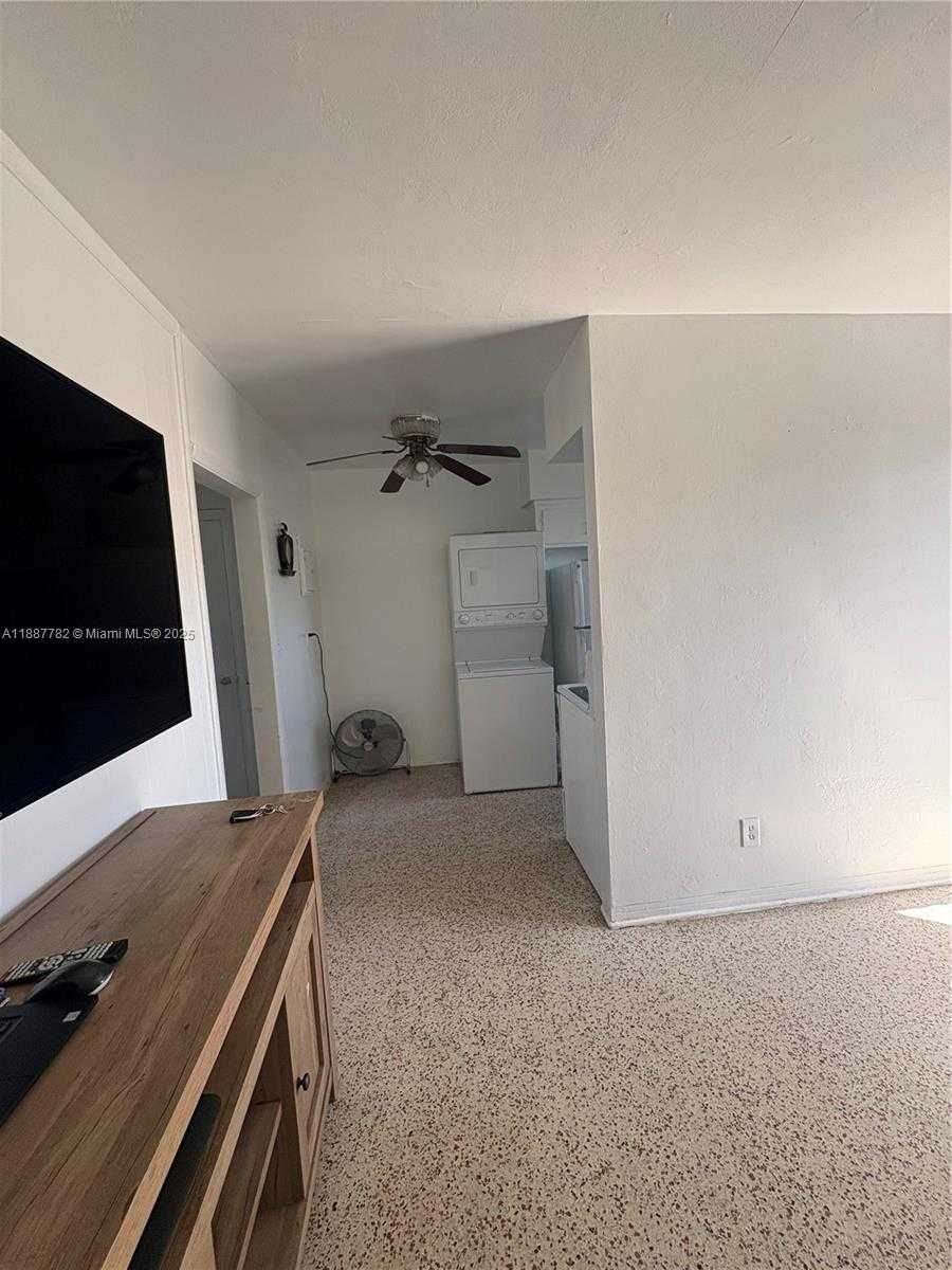 Small Image of 1366 WEST 29TH ST, Hialeah Number 34