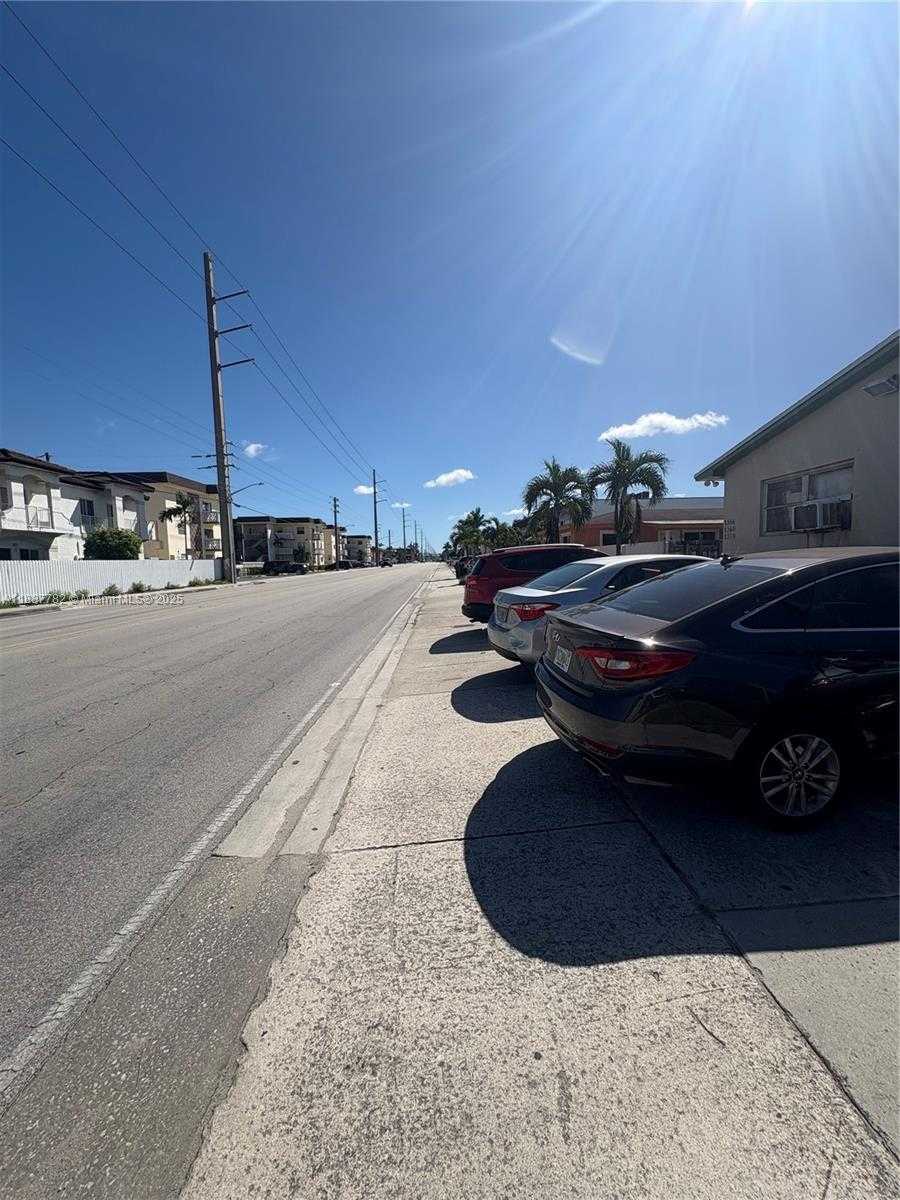 Small Image of 1366 WEST 29TH ST, Hialeah Number 40