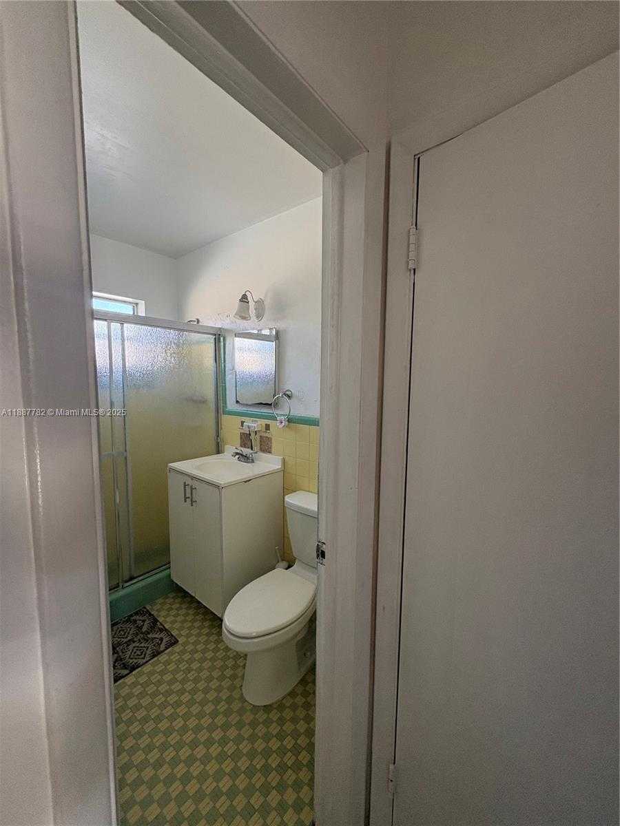 Small Image of 1366 WEST 29TH ST, Hialeah Number 42