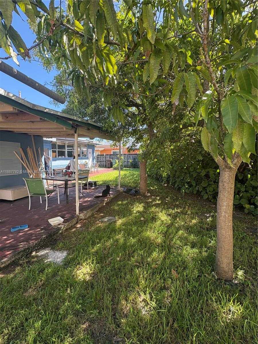 Small Image of 1366 WEST 29TH ST, Hialeah Number 60