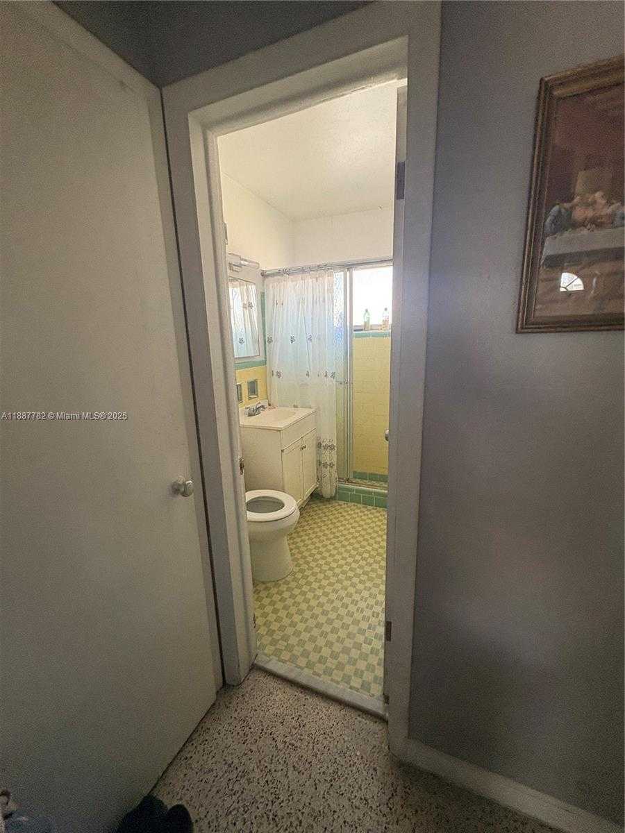 Small Image of 1366 WEST 29TH ST, Hialeah Number 63