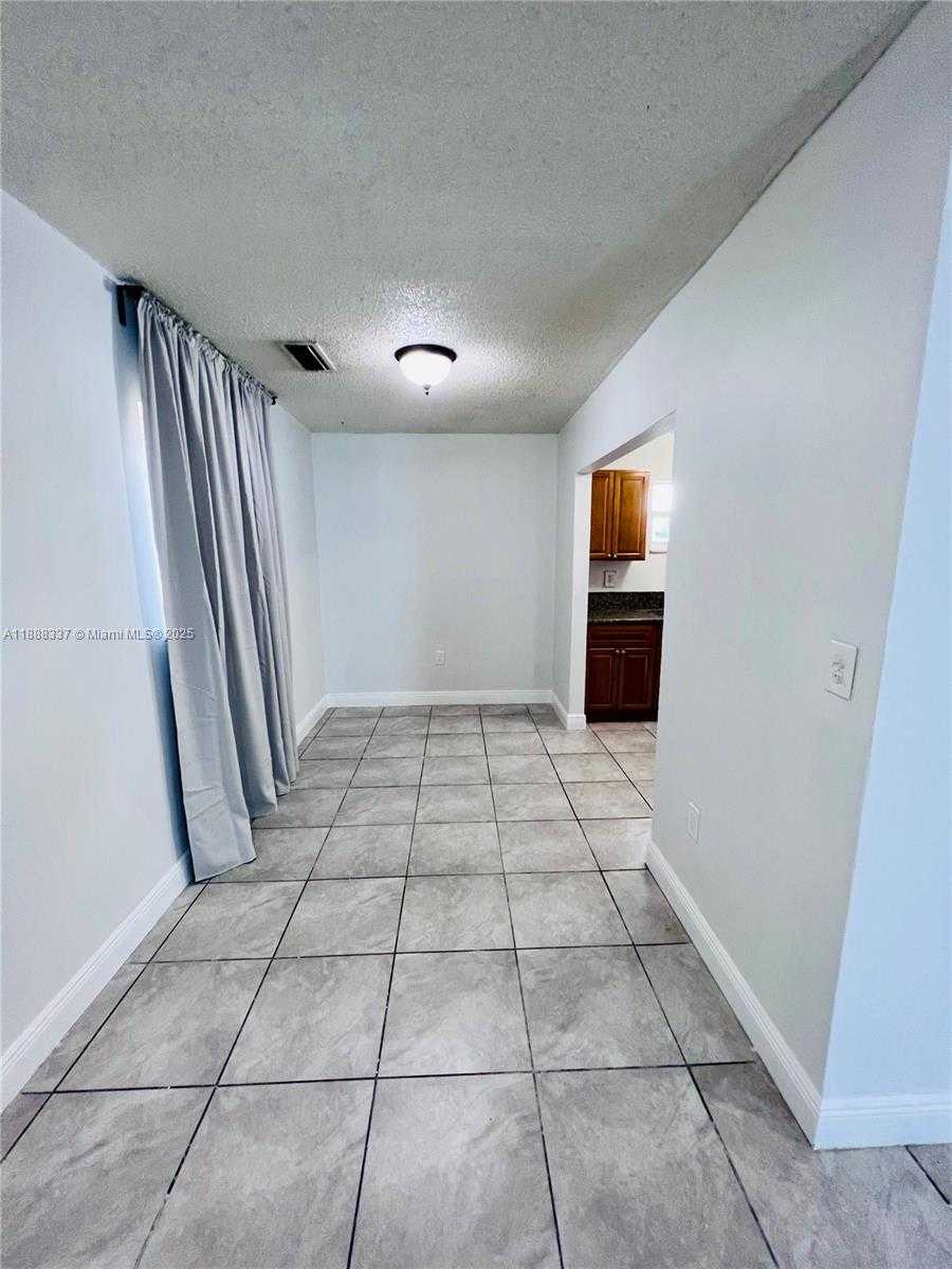 Small Image of 3630 NORTH WEST 194TH TER, Miami Gardens Number 10