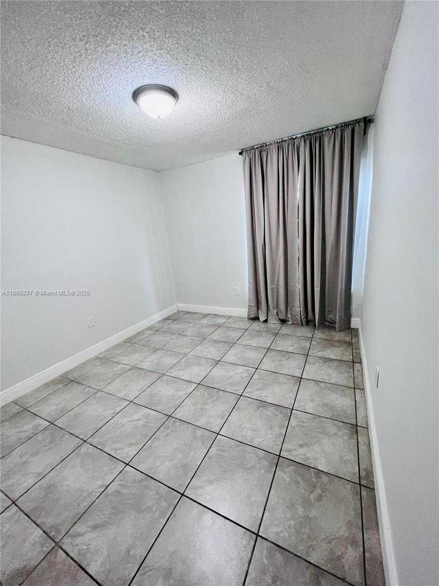 Small Image of 3630 NORTH WEST 194TH TER, Miami Gardens Number 12
