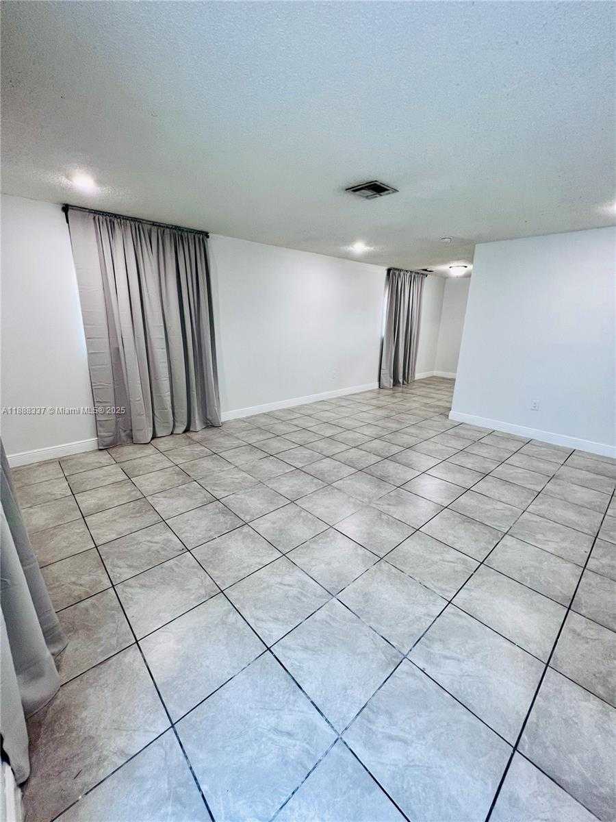 Small Image of 3630 NORTH WEST 194TH TER, Miami Gardens Number 13
