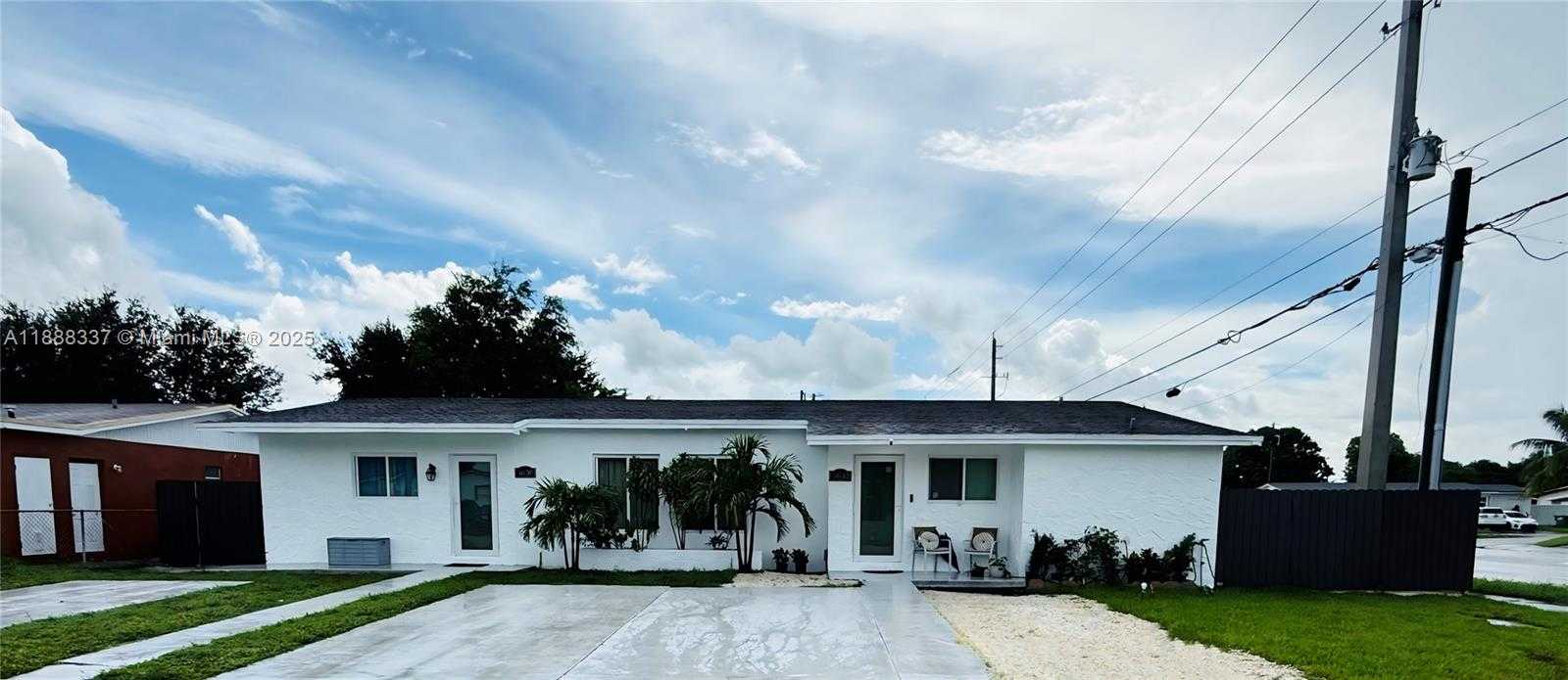 Small Image of 3630 NORTH WEST 194TH TER, Miami Gardens Number 2