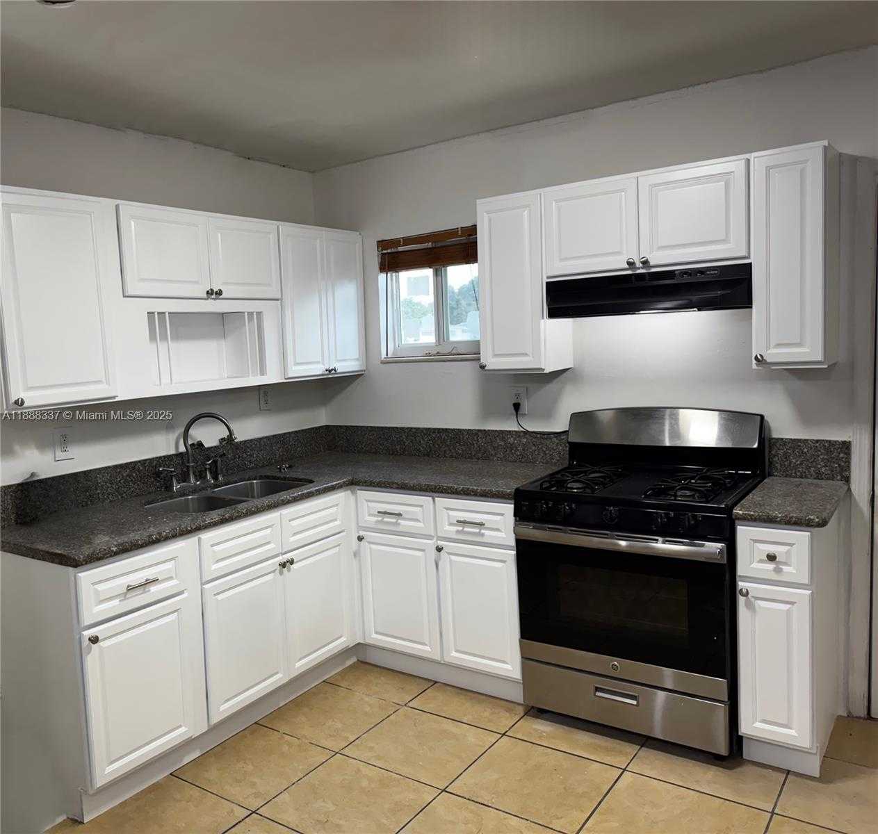 Small Image of 3630 NORTH WEST 194TH TER, Miami Gardens Number 3