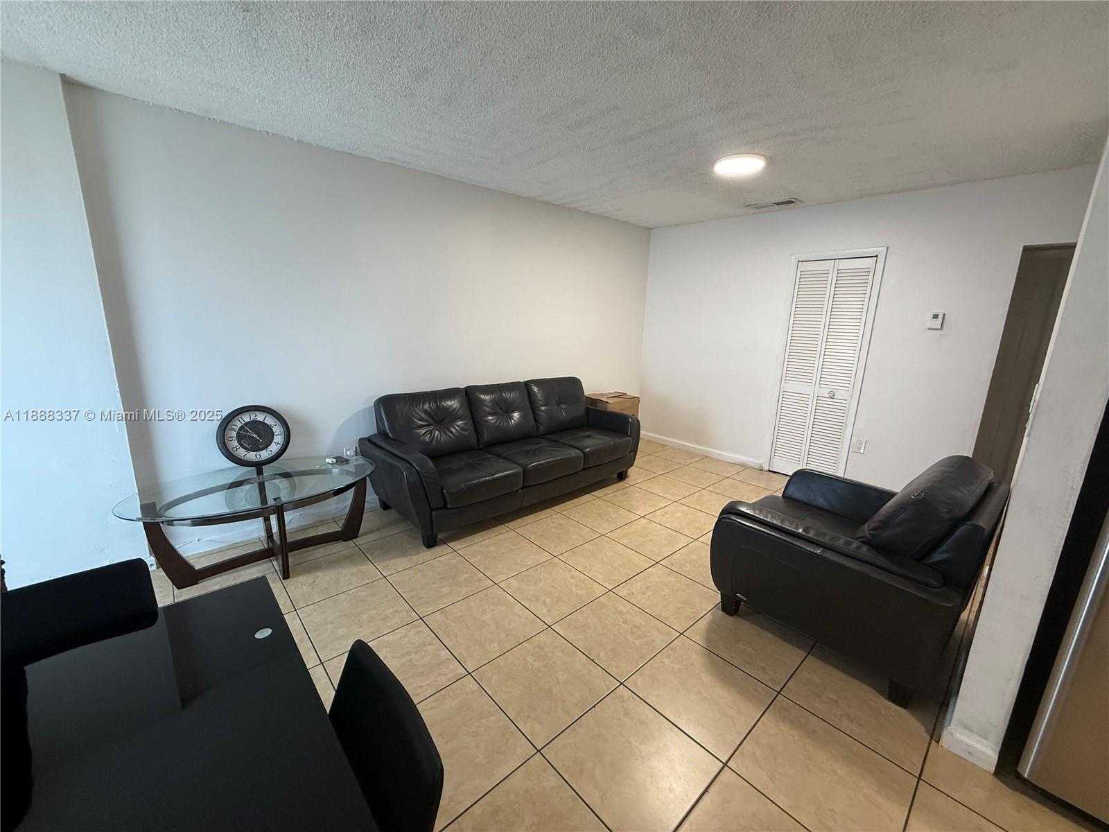 Small Image of 3630 NORTH WEST 194TH TER, Miami Gardens Number 4