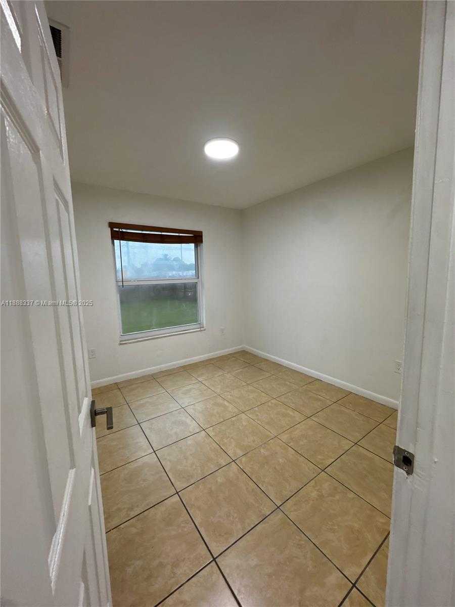 Small Image of 3630 NORTH WEST 194TH TER, Miami Gardens Number 6