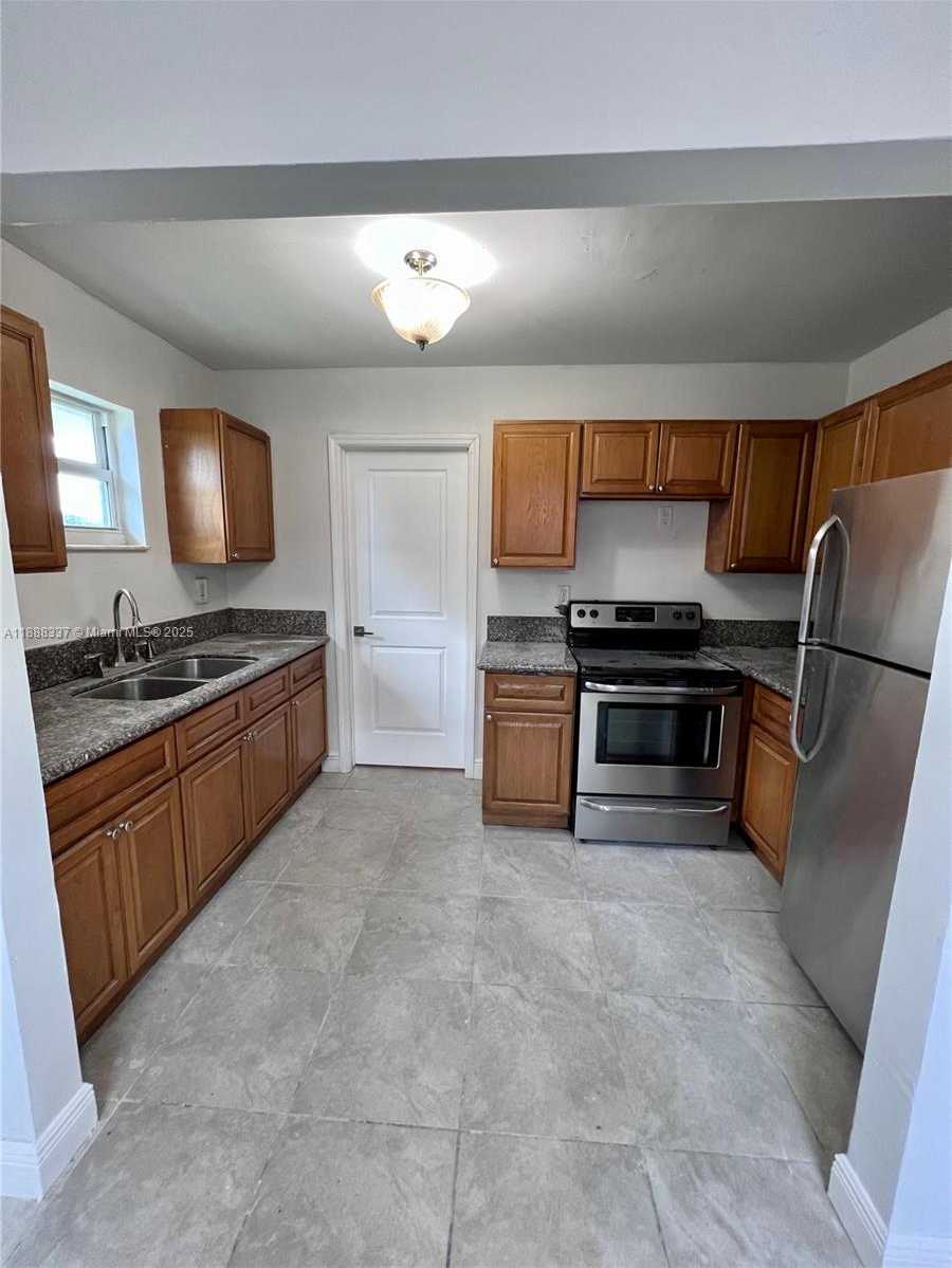 Small Image of 3630 NORTH WEST 194TH TER, Miami Gardens Number 7